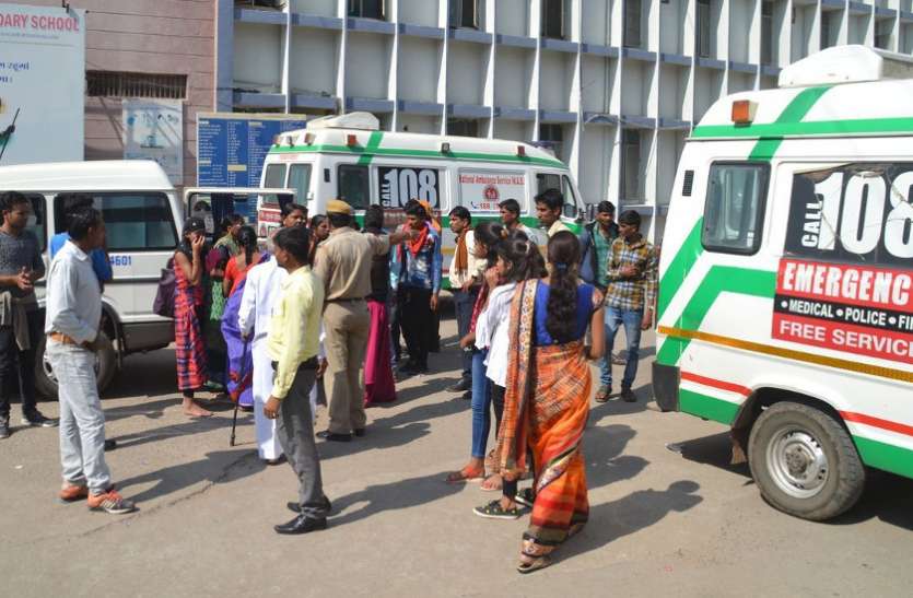 108 सड़क पर पड़े रहते हैं घायल, 50 फीसदी लोग एंबुलेंस में भी नहीं बैठाते