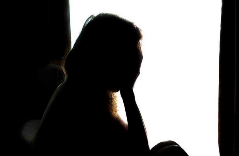 Rape victim may be jailed for 20 years for this reason सौतेले पिता की हैवानियत से लड़की ने दिया बच्चे को जन्म, पीड़िता ही कई सालों से सलाखों के पीछे रहने को मजबूर