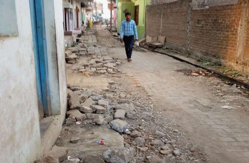 news पाइप लाइन डालने 8 माह पहले खोदी सड़क न बनने से शहरवासी परेशान