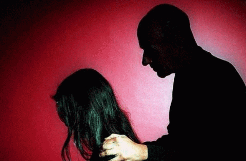 Docter Rape With Nurse in Bikapur Faizabad नाइट ड्यूटी कर रही नर्स पर कथित डाक्टर की नीयत हुई खराब लगा शर्मनाक इल्ज़ाम