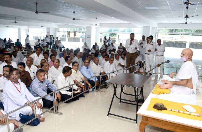 Bengaluru Union organized the Acharya Mahasamana Darshan बेंगलूरु संघ ने किए आचार्य महाश्रमण के दर्शन