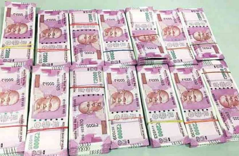 rupees शेयर टे्रडिंग में निवेश के नाम ठगे 11 लाख रुपए, मैनेजर गिरफ्तार