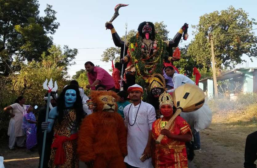 Statue of Mahakali emanating from Jal Bihar जल बिहार के लिए निकली महाकाली की प्रतिमा