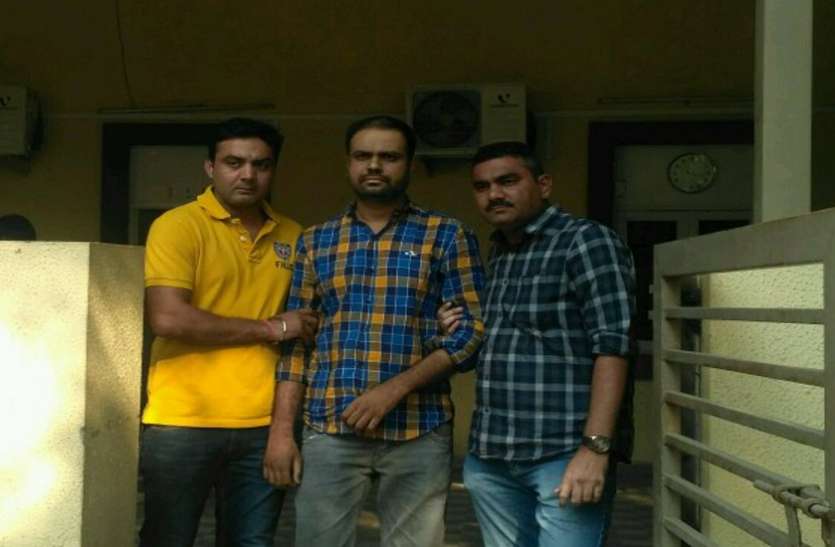 accused ई-मेल पर पूर्व सहकर्मी भेज रहा था आपत्तिजनक मैसेज