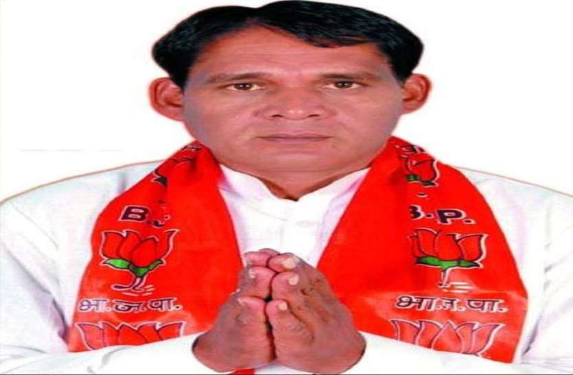 photo काम करने वालों की कद्र नहीं होती है