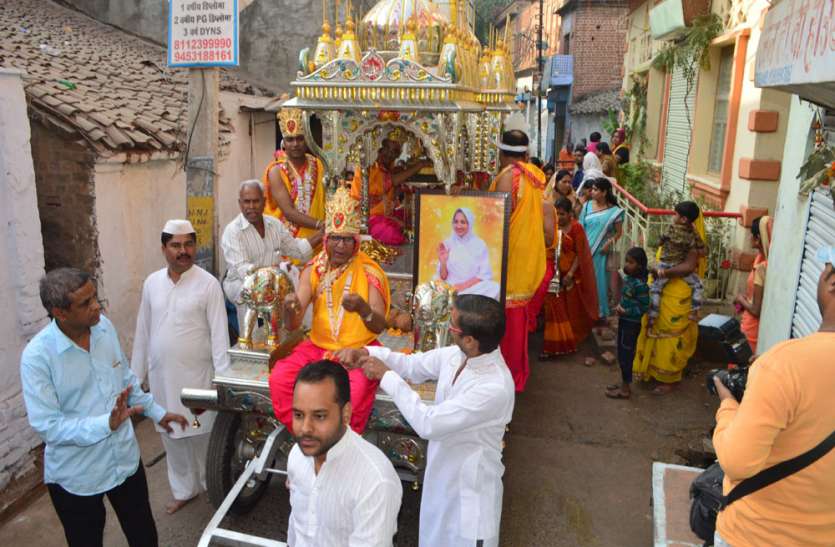 special silver mounted chariot comes from rajsthan इस रथ पर सवार होकर निकले भगवान, ये है इस रथ की खासियत
