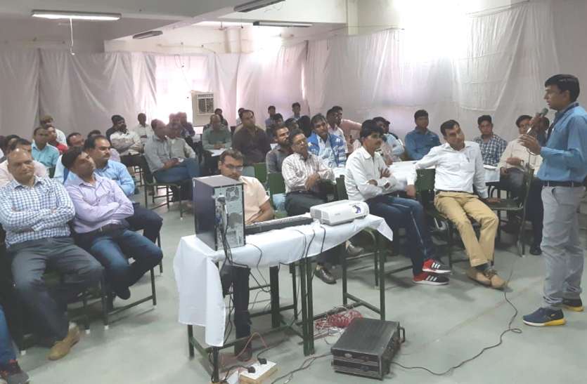 I do not give up in election training ... चुनाव प्रशिक्षण में भी नही छोड़ी आदत...