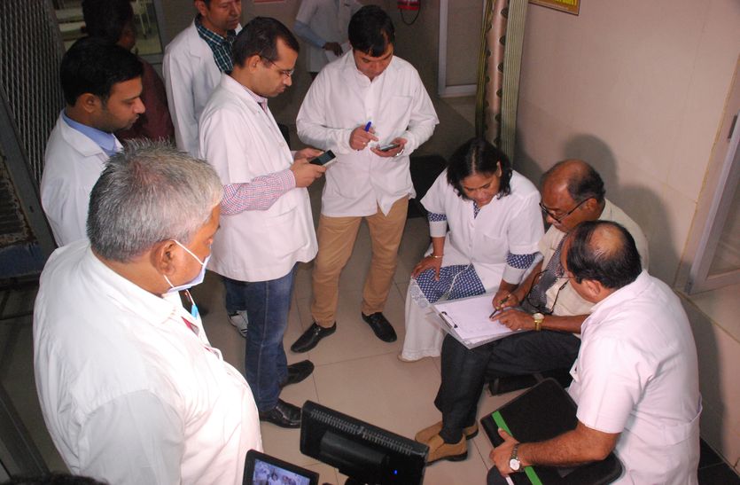 एमआरआई टीम ने किया निरीक्षण एमआरआई टीम ने किया निरीक्षण : मेमोग्राफी सुविधा नहीं, स्टाफ की कमी