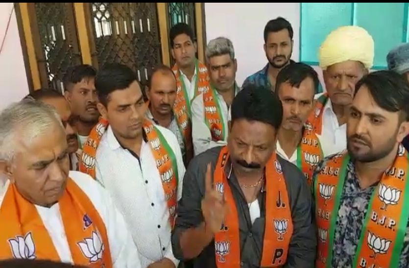 भाजपा में बगावत के तेवर तेज, सुमेरपुर के कार्यकर्ताओं ने जताया आक्रोश भाजपा में बगावत के तेवर तेज, सुमेरपुर के कार्यकर्ताओं ने जताया आक्रोश