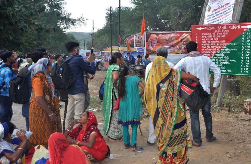 Girnar Parikrama in junadhad कुछ पदयात्रियों ने समय से पहले ही शुरू कर दी परिक्रमा