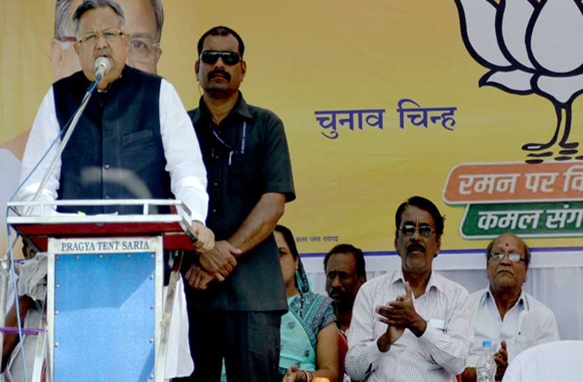 मुख्यमंत्री रमन ने कांग्रेस पर साधा निशाना, चुनावी सभा को संबोधित करते हुए महापल्ली में ये कहा... मुख्यमंत्री रमन ने कांग्रेस पर साधा निशाना, चुनावी सभा को संबोधित करते हुए महापल्ली में ये कहा...