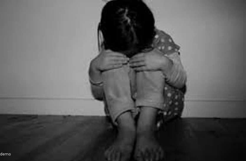 rape news मासूम बेटी को ढूंढते हुए पिता पंहुचा खंडहर, जब देखा दरिंदे की हैवानियत तो...