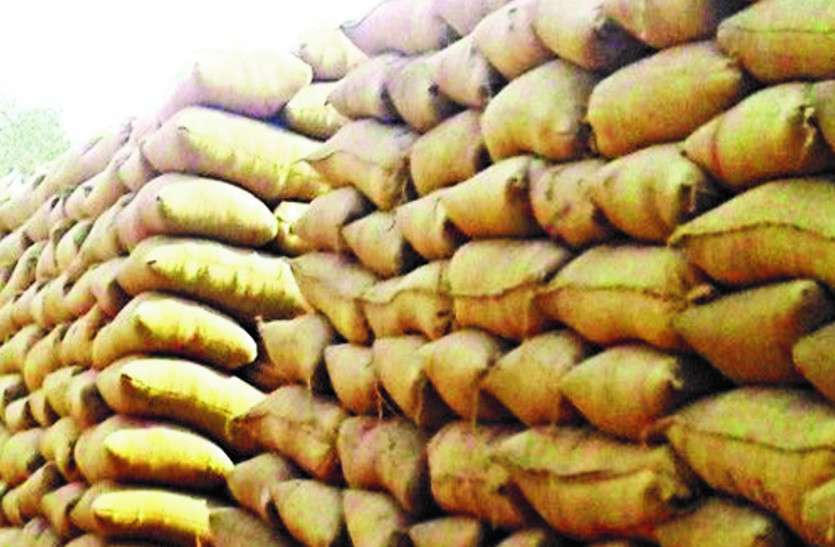 धान खरीदी : चुनाव कार्य में अधिकारी व्यस्त, मिलरों से अनुबंध अभी तक नहीं हुआ पूरा धान खरीदी : चुनाव कार्य में अधिकारी व्यस्त, मिलरों से अनुबंध अभी तक नहीं हुआ पूरा