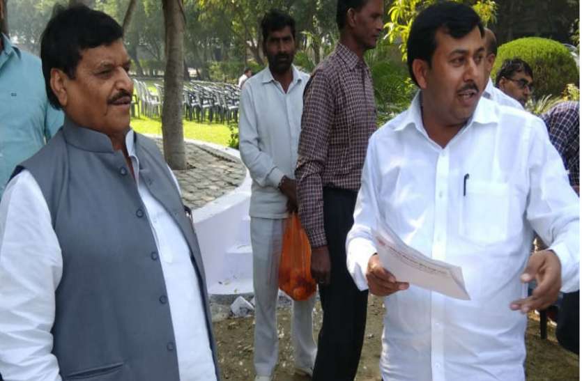 Pragatisheel samajwadi party leader neeraj yadav शिवपाल यादव के साथ आए इस युवा नेता ने बढ़ा दी समाजवादी की टेंशन, अपने ही गढ़ में बेबस नजर आ रहे सपाई