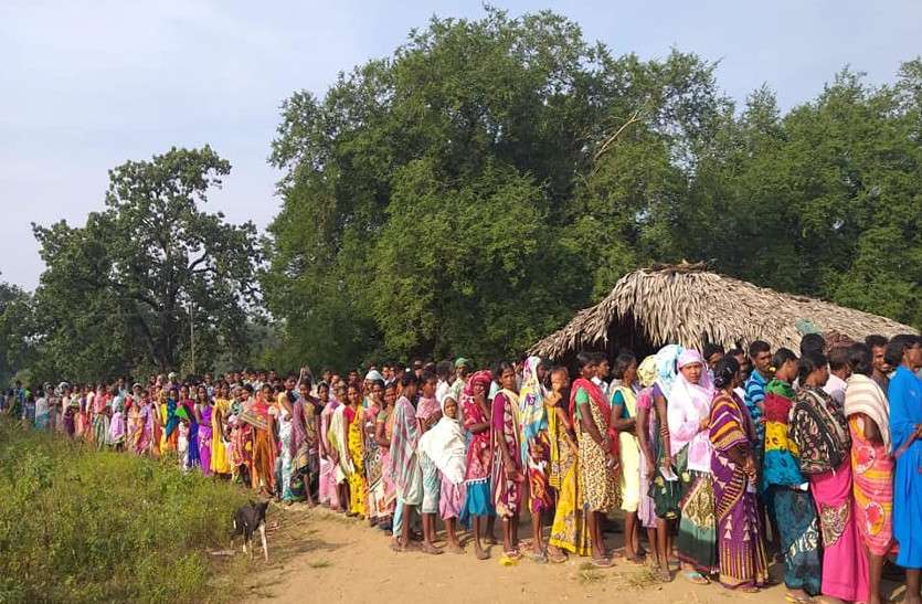 Chhattisgarh election 2018 छत्तीसगढ़ चुनाव: वोट करने में महिलाओं ने पुरूषों को पछाड़ा, 90 फीसदी से ऊपर रहा प्रतिशत