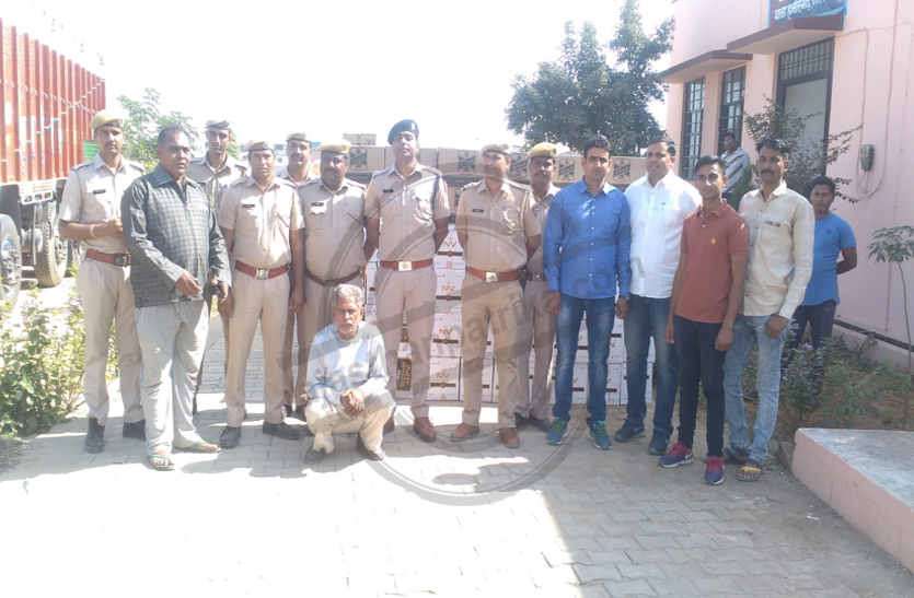 80 lakh liquor recovered from truck in bhilwara ट्रक में चने की आड़ में तस्करी, ट्रक से 80 लाख की शराब बरामद, चालक गिरफ्तार