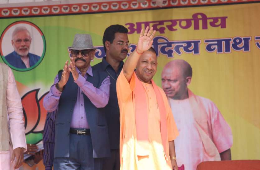Yogi Adityanath योगी आदित्यनाथ ने राहुल गांधी के बारे में कह दी ये बड़ी बात, कहा- कांग्रेस में माफिया और आपराधिक प्रवृत्ति के लोग