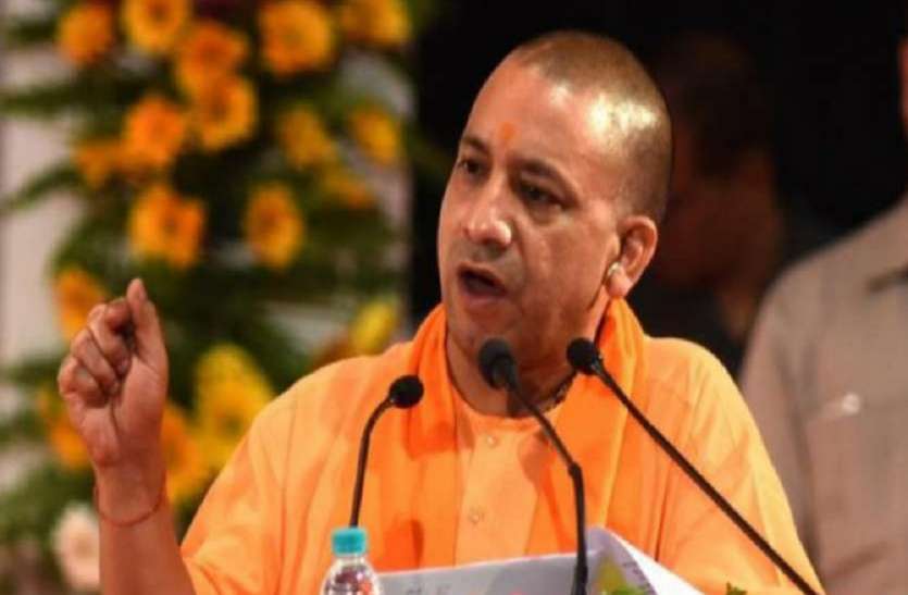 CM Yogi नौकरशाही पर लगाम : अफसरों के निलंबन के बाद अब तबादले का दौर