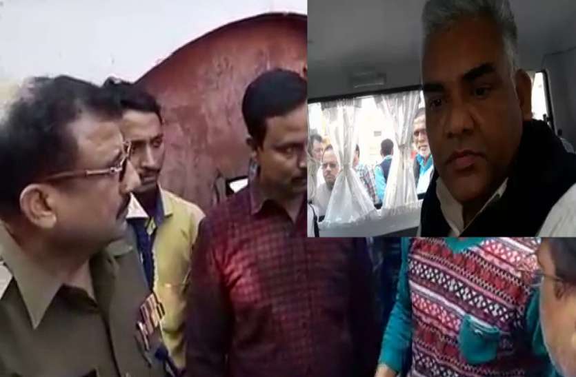bahraich बीजेपी विधायक के पति की गुंडई, तहसीलदार को चैंबर में घुसकर जड़ा थप्पड़, पकड़ा कालर अौर...