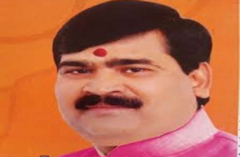 Sangam lal gupta यूपी में बदमाशों के हौसले बुलंद, अपना दल विधायक से मांगी तीन करोड़ रंगदारी
