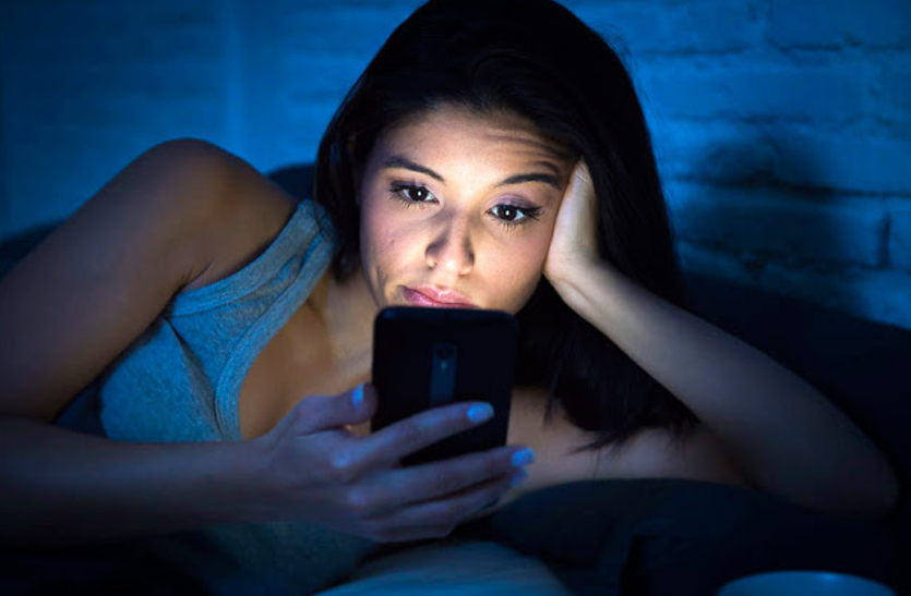 Mobile kaziaada istemaal ke nukasaan, mobile ka ziada krate hai istemaal to ho jaen savadhaan, varna hogi ye khatarnaak bimari smartphone ke jyada istemal ke nuksaan,mobile ka istemal,mobile,mobile se baat karne ke nuksan,mobile ke nuksan,mobile ka zaida istemal jan lewa bhi ho sakta hay,mobile ke fayde aur nuksan in hindi,mobile phone ke nuksan in hindi,mobile ke nuksan hindi mein,mobile k fayde or nuksan