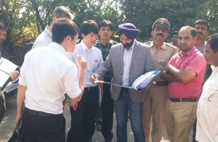 patrika पुलिस बंदोबस्त के साथ गांवों में पहुंचा जापानी प्रतिनिधि मंडल