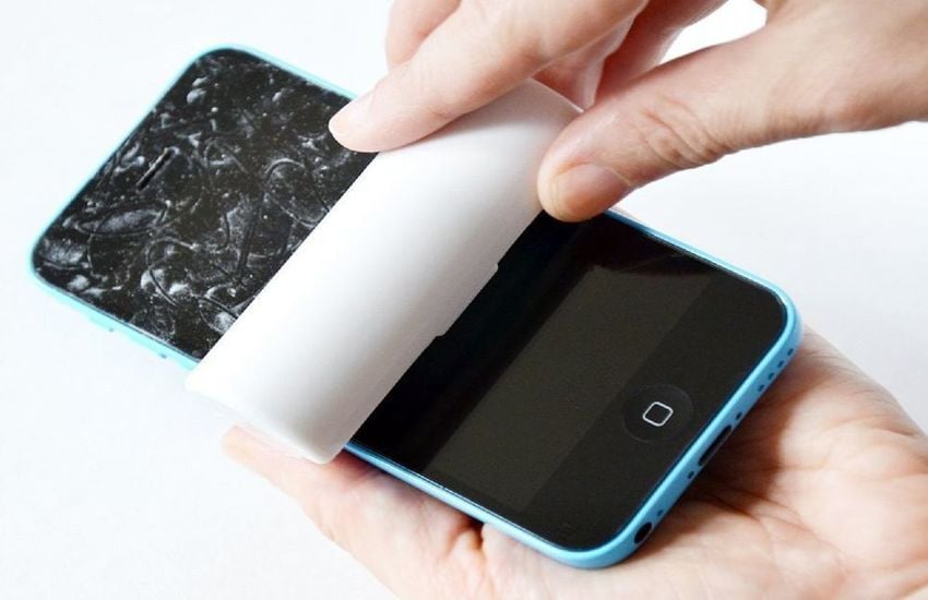 how to clean mobile phone touch screen | टचस्क्रीन साफ करने से पहले इन  बातों का रखें ध्यान, मोबाइल दिखेगा हमेशा नया | Patrika News