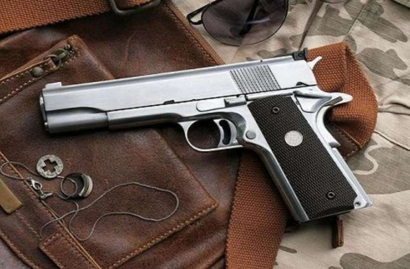 pistol शस्त्र लाइसेंस की दलालों ने बढ़ाई अपनी फीस, अब ले रहे इतनी मोटी रकम