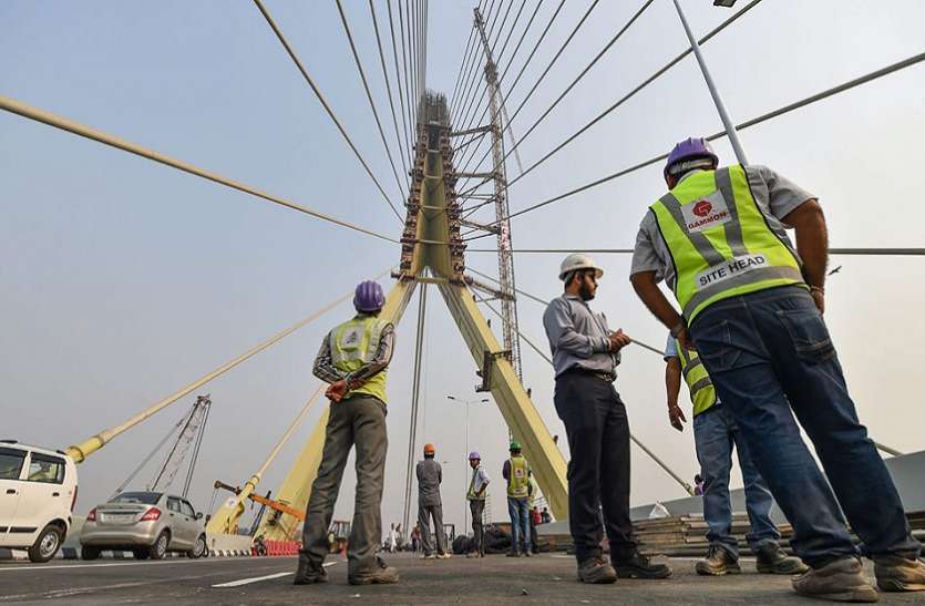 bridge दिल्ली: सिग्नेचर ब्रिज पर दर्दनाक हादसा, सेल्फी लेने के चक्कर में गई दो लोगों की जान