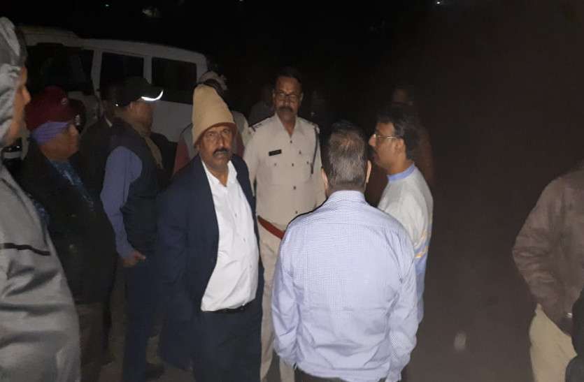 सुराकछार रेल साइडिंग से 600 बोरी चोरी का कोयला जब्त, क्या कहते हैं एसईसीएल अफसर, पढि़ए खबर... सुराकछार रेल साइडिंग से 600 बोरी चोरी का कोयला जब्त, क्या कहते हैं एसईसीएल अफसर, पढि़ए खबर...