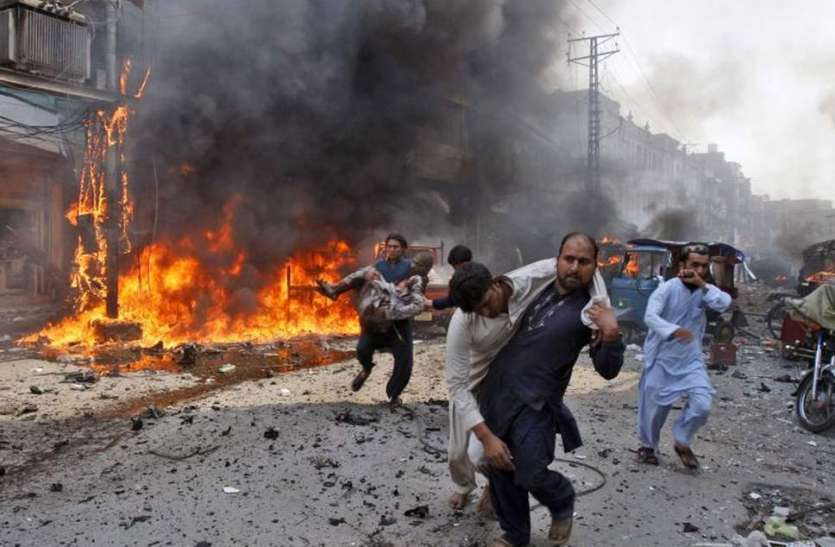 atleast 17 killed in blast in pakistan khyber pankhwah पाकिस्तान में दूसरा बड़ा धमाका, खैबर पख्तूनख्वा में जा चुकी हैं इतनी जानें, पीएम इमरान ने जताया शोक