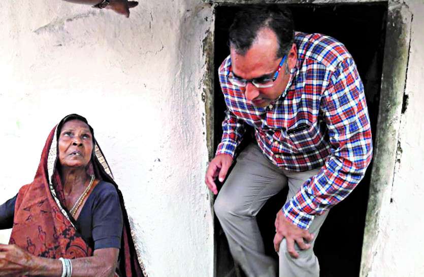 Chhattisgarh news कलेक्टर अचानक पहुंचे महिला के घर, अंधेरा देखकर पूछा- ऐसी रहती हो, बोली- बिल के लिए पैसे नहीं, फिर..
