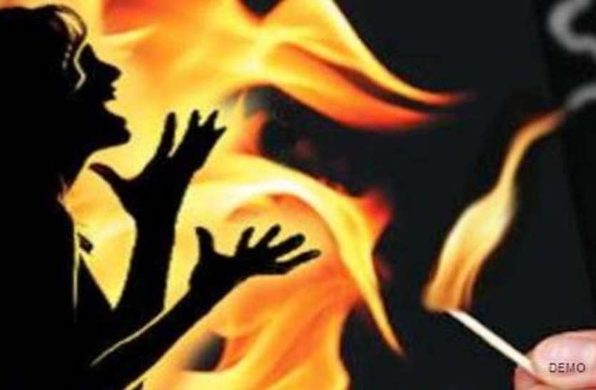 Hot oil threw on wife सनसनीखेज : खीर नहीं लेने की बात पर पति ने पत्नी पर फेंका गर्म तेल फिर....