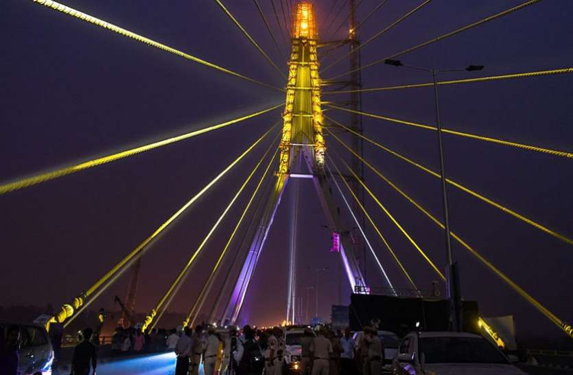 Signature Bridge सिग्नेचर ब्रिज पर जमकर उड़ाई गईं ट्रैफिक नियमों की धज्जियां, 15 दिन में हुए 1700 से ज्यादा चालान
