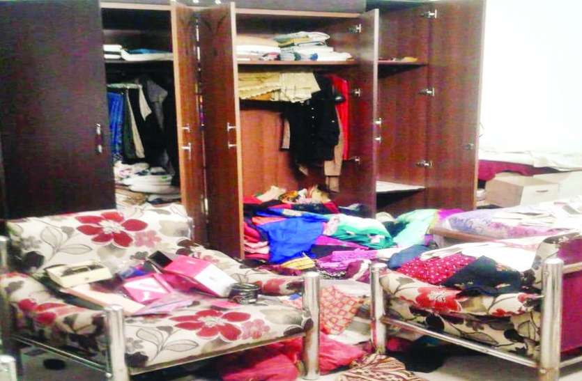 Theft of lakhs in two houses in Mahalaxmi Nagar अमरीका से लौटे पति-पत्नी तो घर के ताले टूटे मिले, बेशकीमती सामानों की चोरी