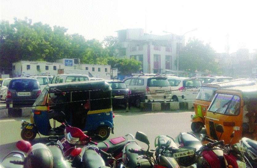 Multipurpose parking system in stuck paper बहुमंजिला पार्किंग व्यवस्था अटकी कागजों में