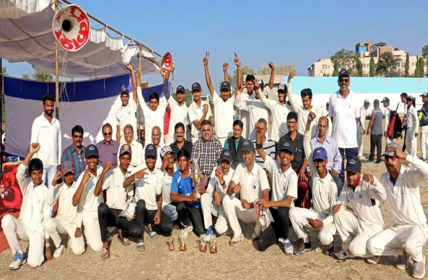Dhar winner team धार ने खरगोन को आठ विकेट से हराकर जीता फाइनल