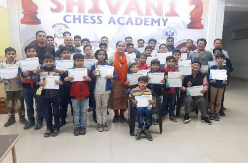 Chess Tournament in lucknow hindi news मानब रोमांचक टक्कर के बाद टाईब्रेक स्कोर के चलते बने चैंपियन
