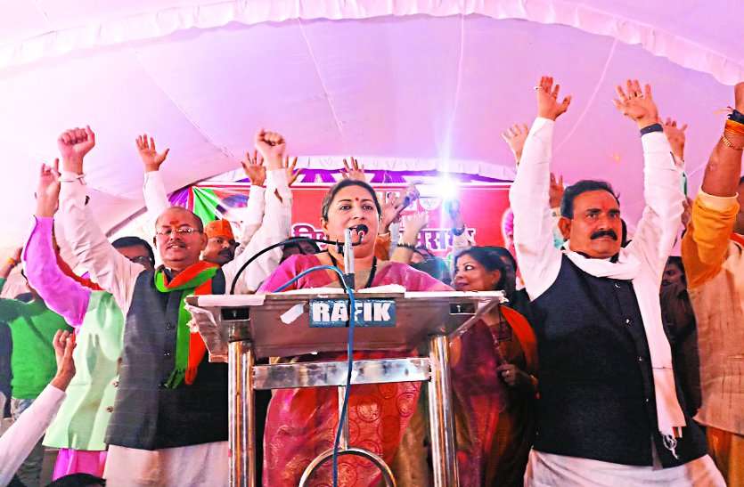 MP ELECTION 2018 mp election 2018 : कांग्रेस के पास सेनापति नहीं,वादे कैसे होंगे पूरे: स्मृति ईरानी