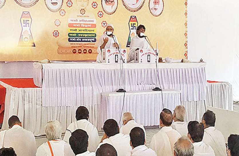 एक जगह नहीं रूक सकते साधु-साध्वी एक जगह नहीं रूक सकते साधु-साध्वी