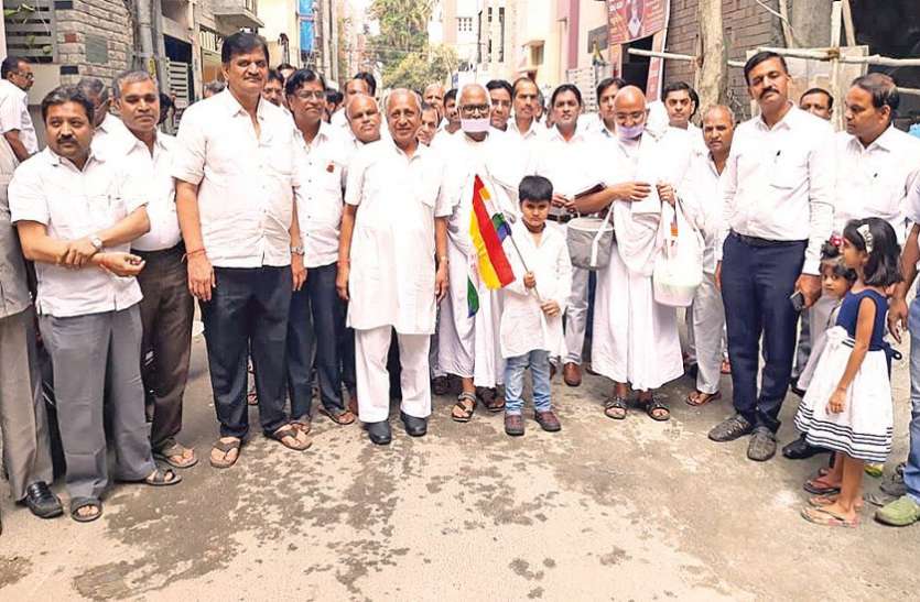धर्म की बगिया सदा हरी भरी रखें धर्म की बगिया सदा हरी भरी रखें