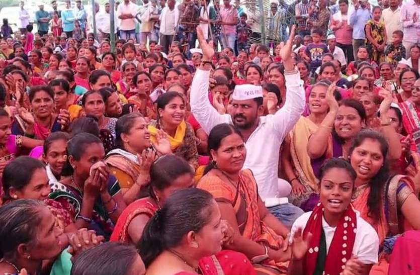 patrika रुढिग़त ग्राम सभा रोकने पर भडक़े आदिवासी