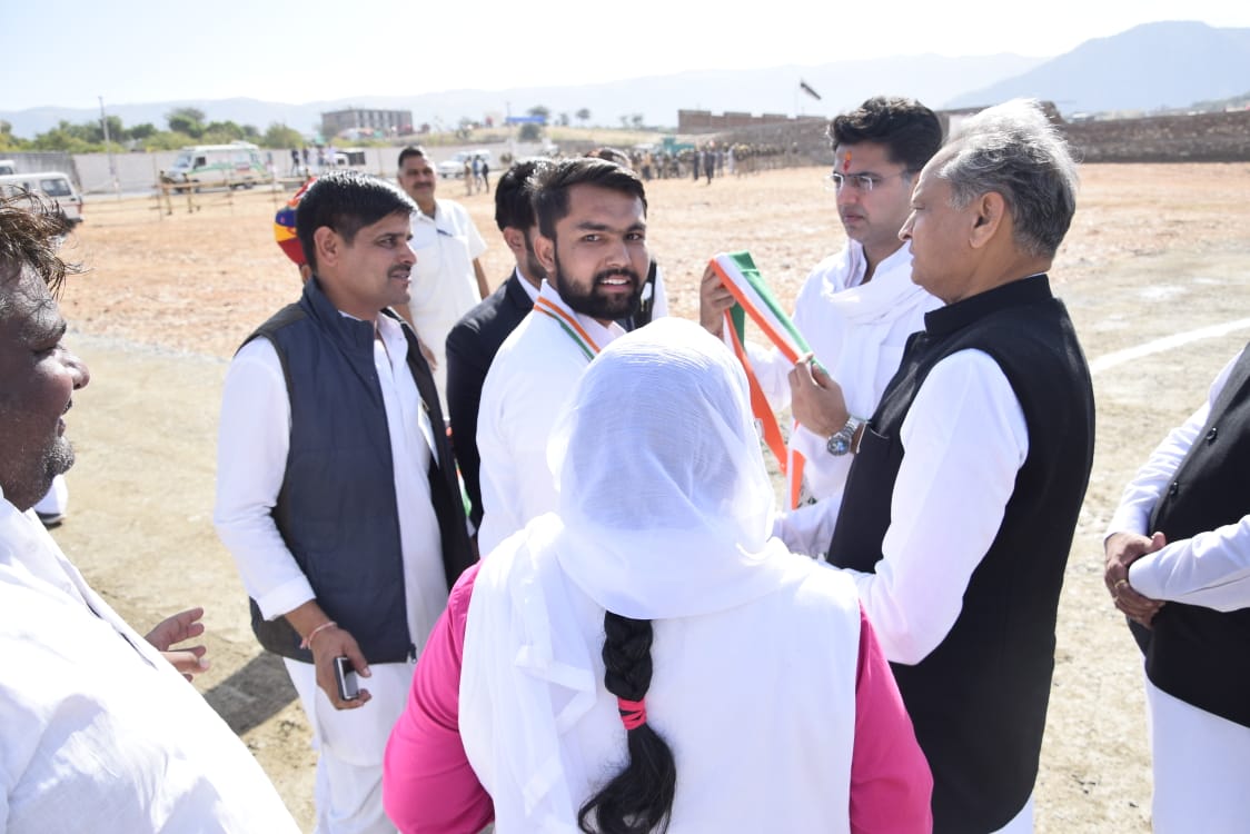 student union president join congress स्टूडेंट यूनियन प्रेसीडेंट ने थामा कांग्रेस का हाथ, अब करेंगे ये काम