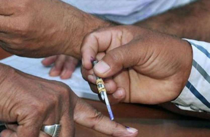 boycott voting Lok Sabha Election 2019 Live: पीलीभीत से बड़ी खबर, ग्रामीणों के इस ऐलान ने उड़ाये अधिकारियों और नेताओं के होश, मच गई अफरा - तफरी