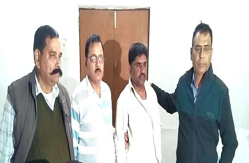 moradabad यूपी के इस जिले में पीएम मोदी की बड़ी योजना में हो रही थी रिश्वतखोरी, एंटी करप्शन ने पकड़ा तो मच गया हडकंप