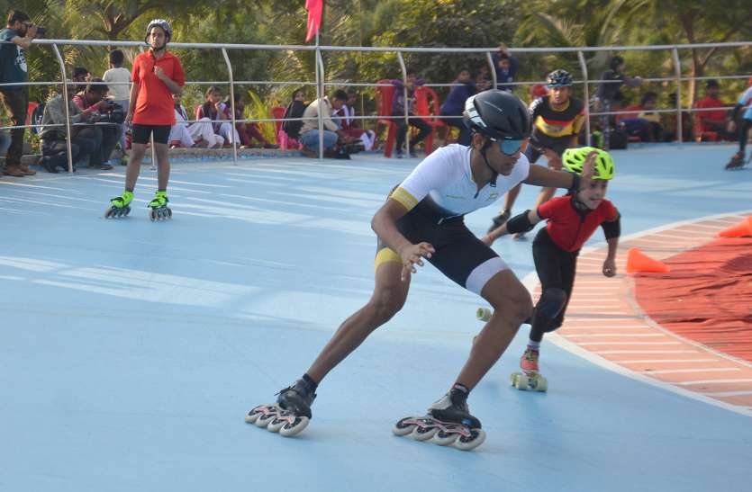 Photo Gallery : KPS में स्केटिंग के दौरान चला नन्हे कदमों का जादू |Skating  competition start in Raipur Chhattisgarh | Patrika News