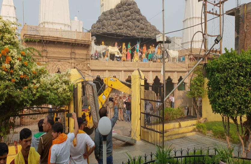 goverdhan Big Breaking- गिरिराज दानघाटी मंदिर समेत गोवर्धन के तीन प्रमुख मंदिर अनिश्चितकाल के लिए बंद, जानिए क्या है मामला?