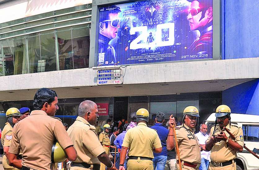 protest रजनीकांत की फिल्म 2.0 दिखाने पर विरोध प्रदर्शन