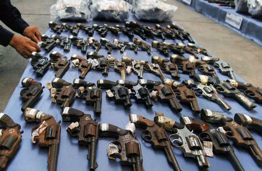 As soon as the Election Code of Conduct comes to an end, people are desperate to release licensed arms deposited in the police stations हथियार वापिस लेने मची होड़