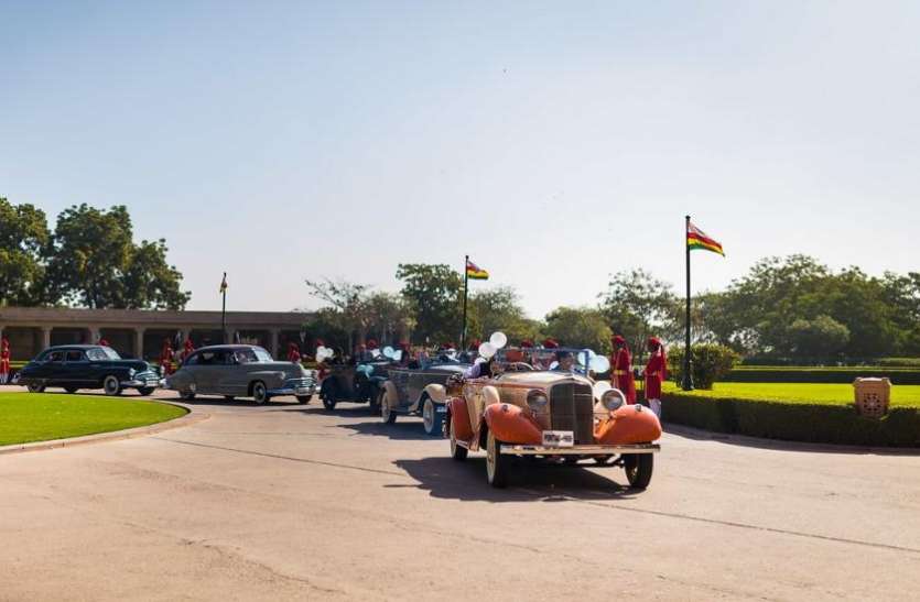 umaid bhawan owner's car collection निक-प्रियंका के संगीत में पहुंचे मुकेश अंबानी की नजरें ढूंढ रही थी वो Car जिसे वो सपने में भी नहीं खरीद सकते